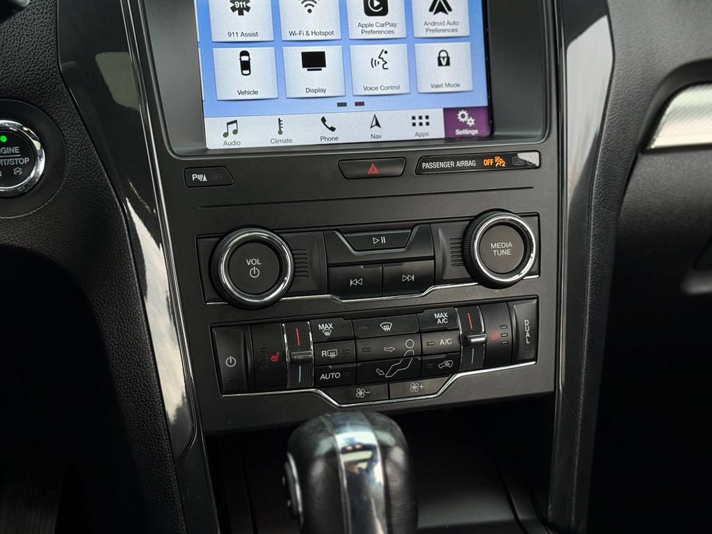Used 2019 Ford Explorer XLT w/ Equipment Group 202A AWD/4WD image 23
