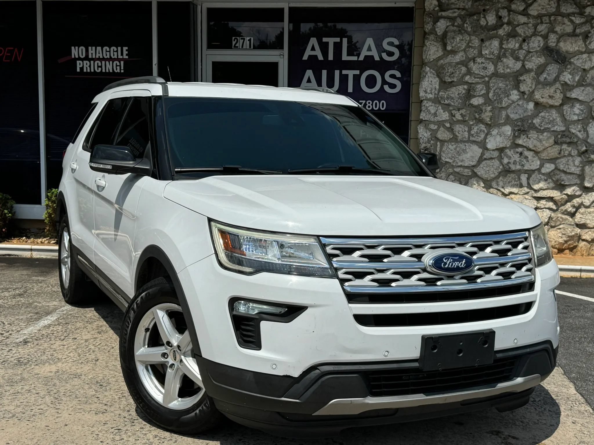 Used 2018 Ford Explorer XLT w/ Equipment Group 202A FWD image 1