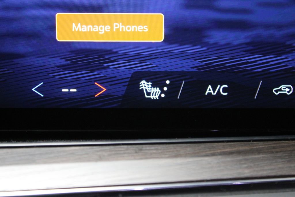 Used 2025 Chevrolet Suburban Z71 image 26