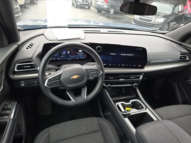 Used 2025 Chevrolet Traverse LT image 11
