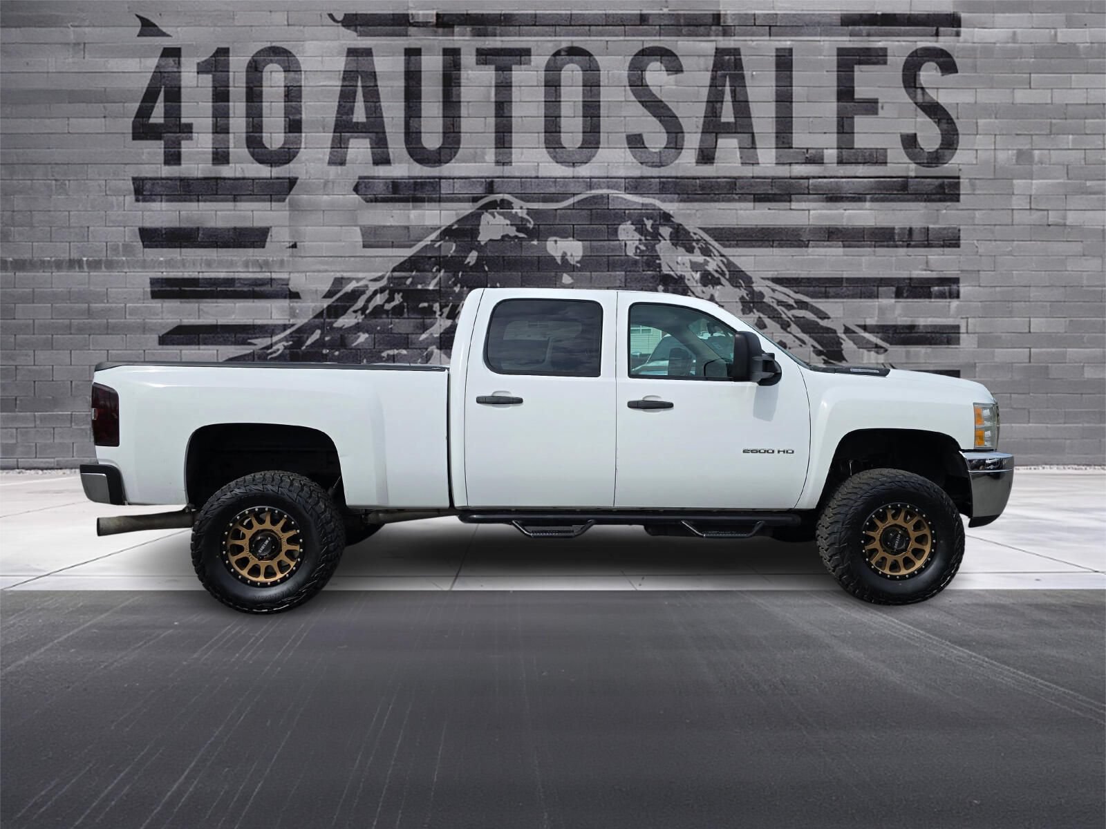 Used 2014 Chevrolet Silverado 2500 LT AWD/4WD image 2