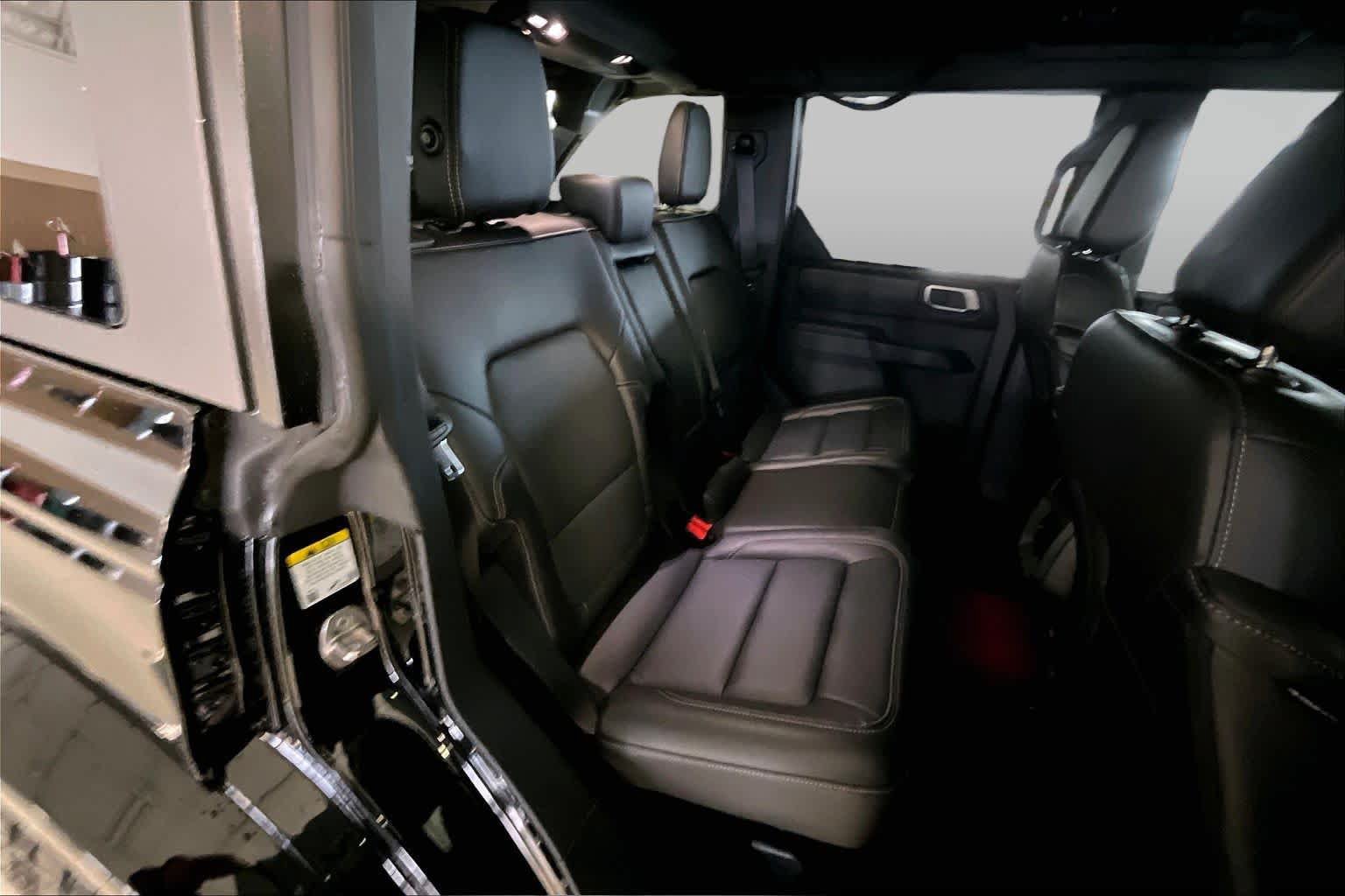 Used 2025 Ford Bronco Outer Banks AWD/4WD image 16