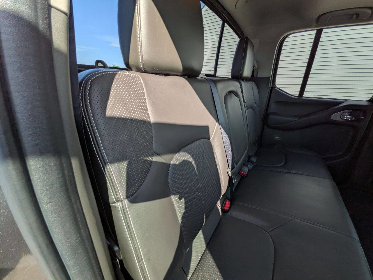 Used 2016 Nissan Frontier PRO-4X AWD/4WD image 26