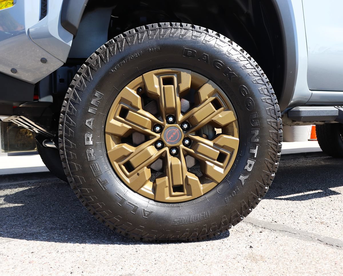 Used 2022 Nissan Frontier Pro-X RWD image 5