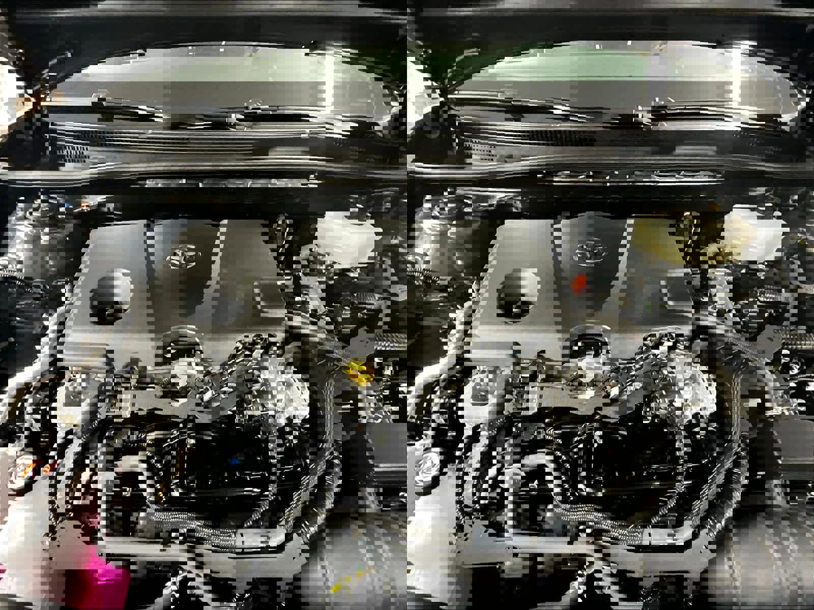 Used 2025 Toyota Camry SE FWD image 29