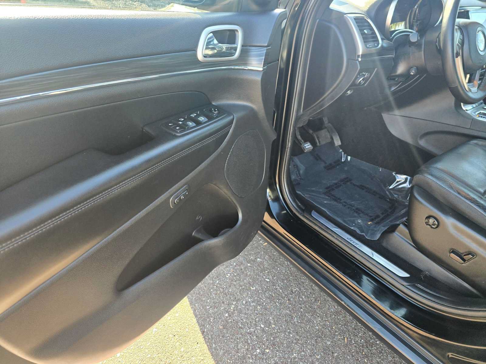 Used 2019 Jeep Grand Cherokee Limited w/ Luxury Group II AWD/4WD image 22
