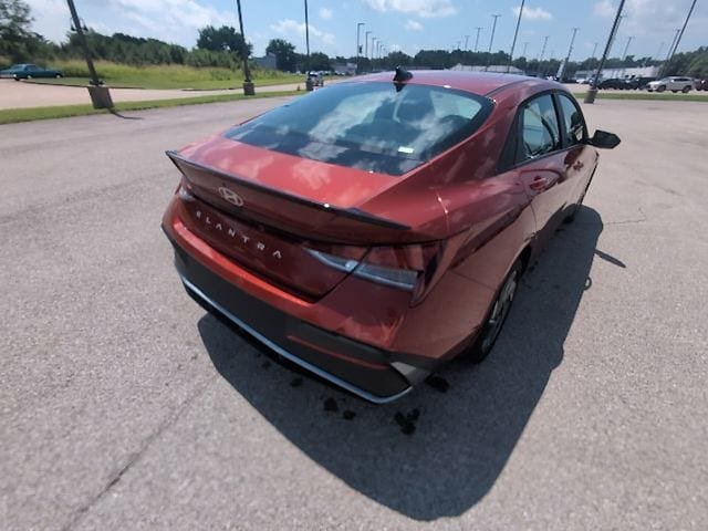 Used 2025 Hyundai Elantra Sport FWD image 5