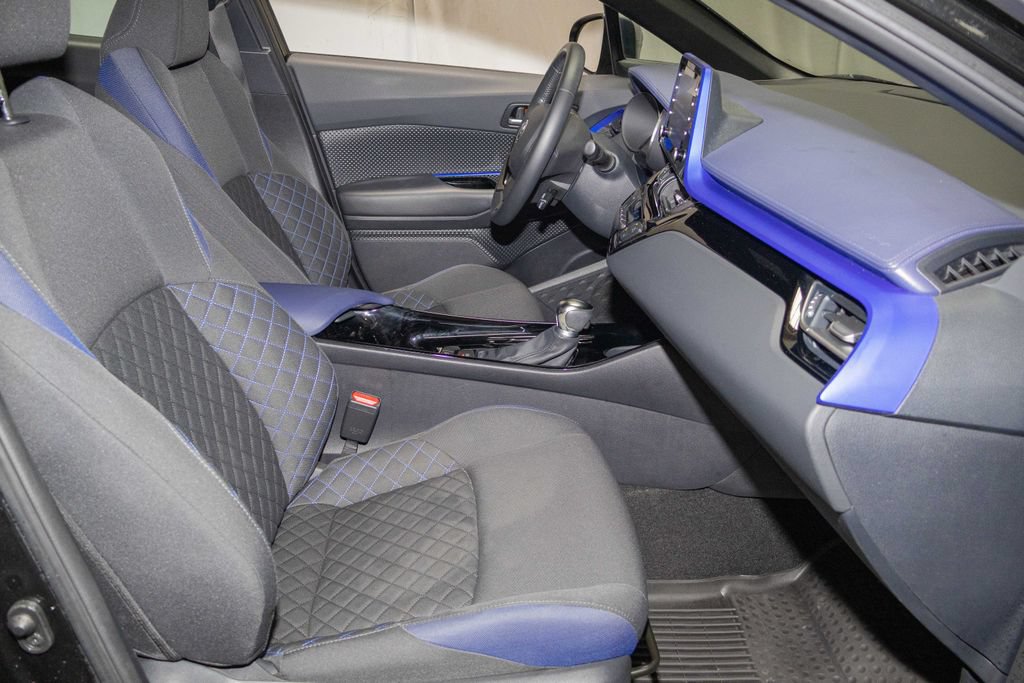Used 2020 Toyota C-HR XLE FWD image 15