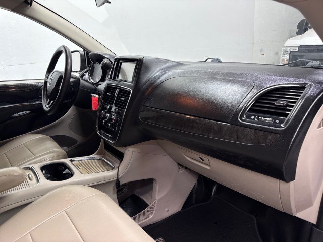 Used 2016 Dodge Grand Caravan SXT FWD image 26