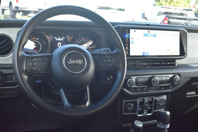 Used 2025 Jeep Gladiator Sport AWD/4WD image 19