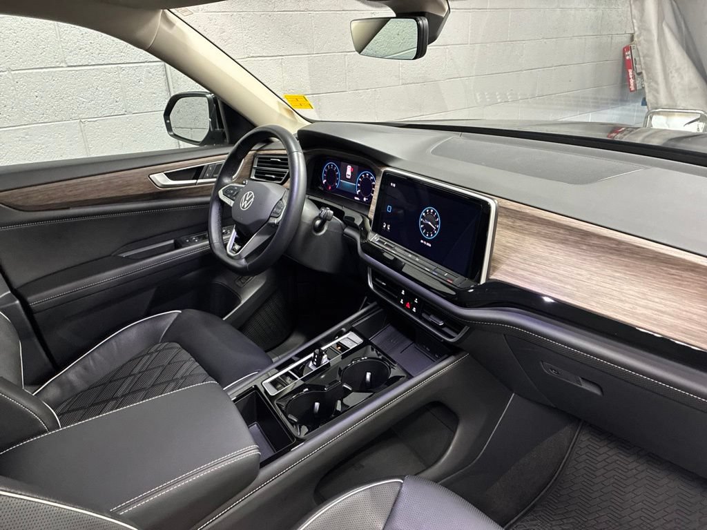 Used 2025 Volkswagen Atlas SEL Premium R-Line AWD/4WD image 8