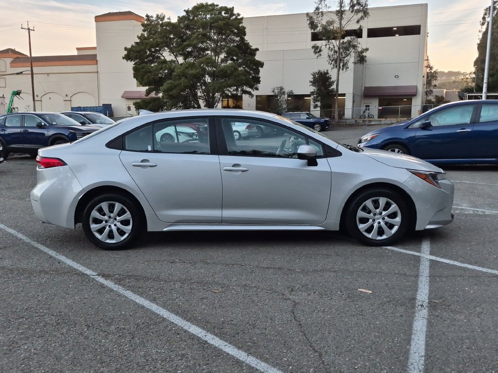 Used 2023 Toyota Corolla LE FWD image 4