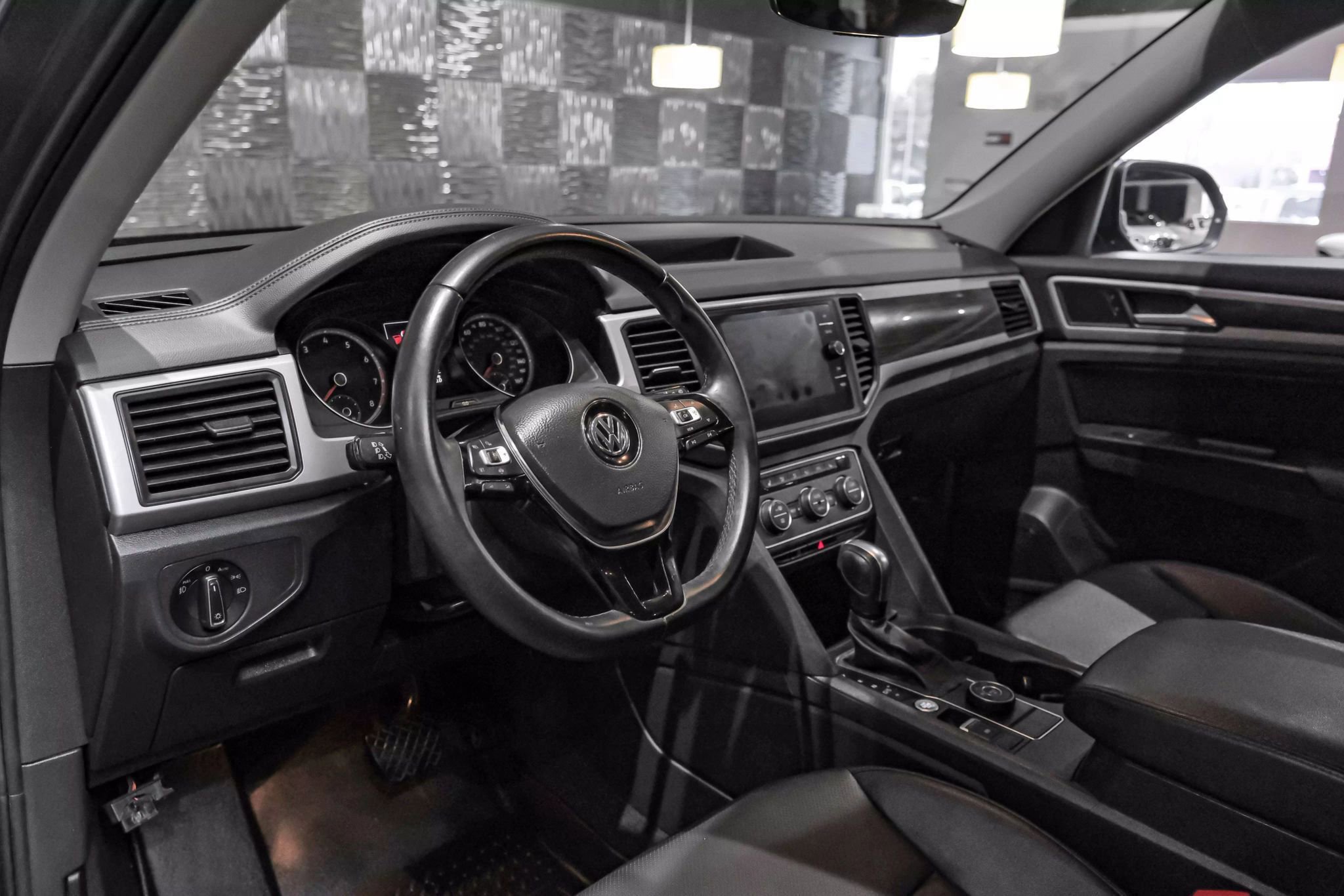 Used 2020 Volkswagen Atlas SE w/ Towing Package image 3