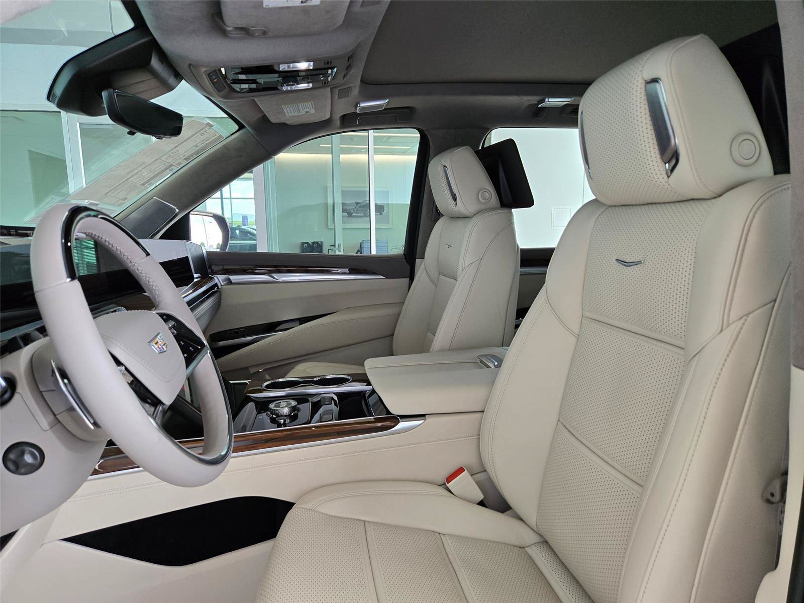 New 2026 Cadillac Escalade ESV Platinum Sport w/ LPO, Floor Liner Package AWD/4WD image 29