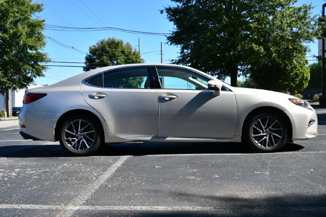Used 2017 Lexus ES 350 w/ Luxury Package FWD image 8