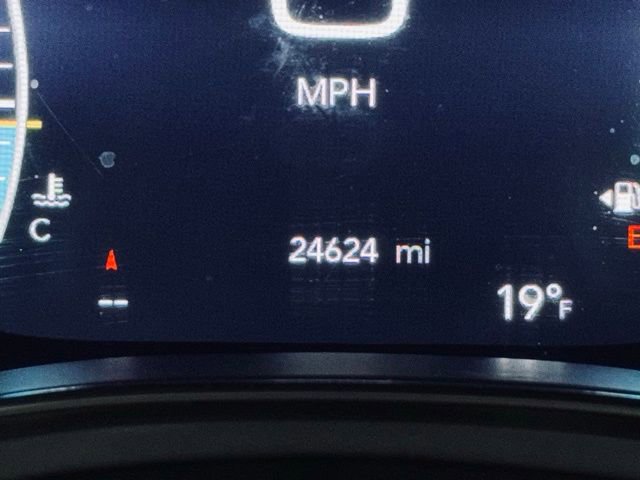 Used 2025 Chrysler Pacifica Limited image 36