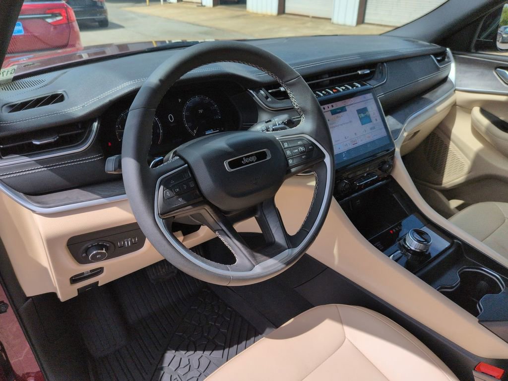 Used 2024 Jeep Grand Cherokee Limited AWD/4WD image 31