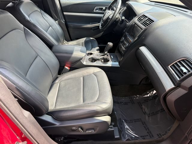 Used 2016 Ford Explorer XLT w/ Equipment Group 202A FWD image 15