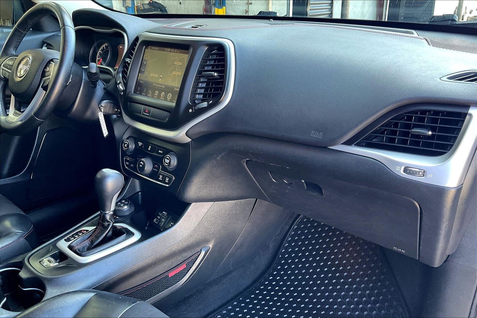 Used 2016 Jeep Cherokee Trailhawk image 19