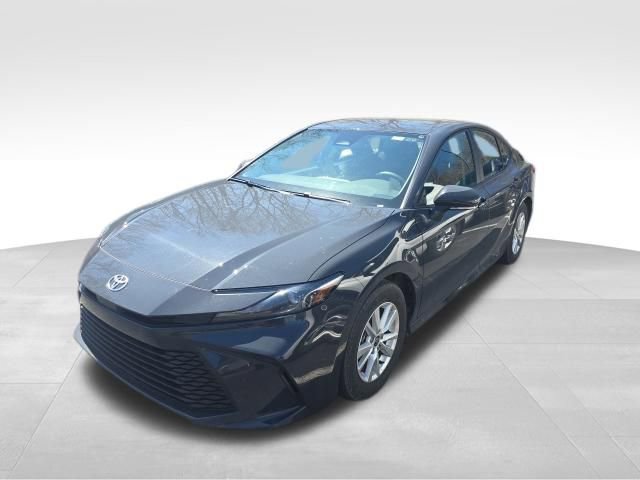 Used 2025 Toyota Camry LE image 2