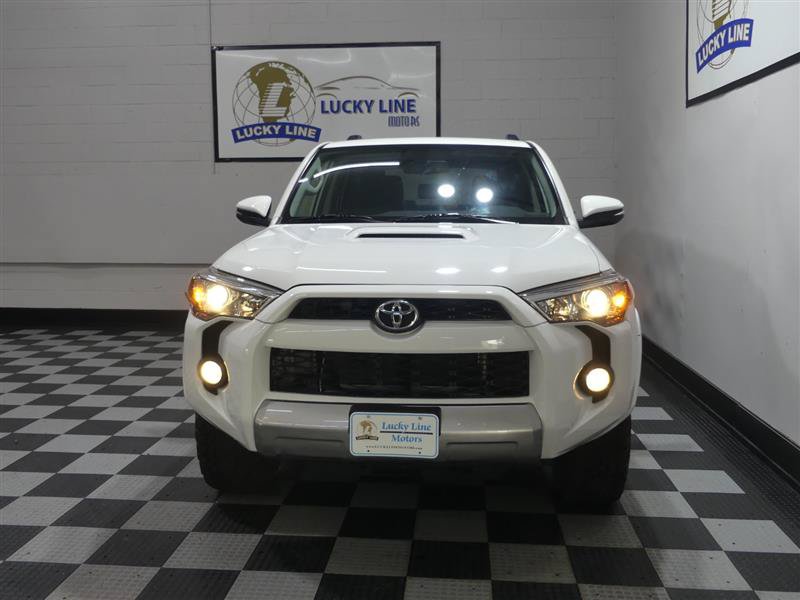 Used 2018 Toyota 4Runner TRD Off-Road Premium AWD/4WD image 2