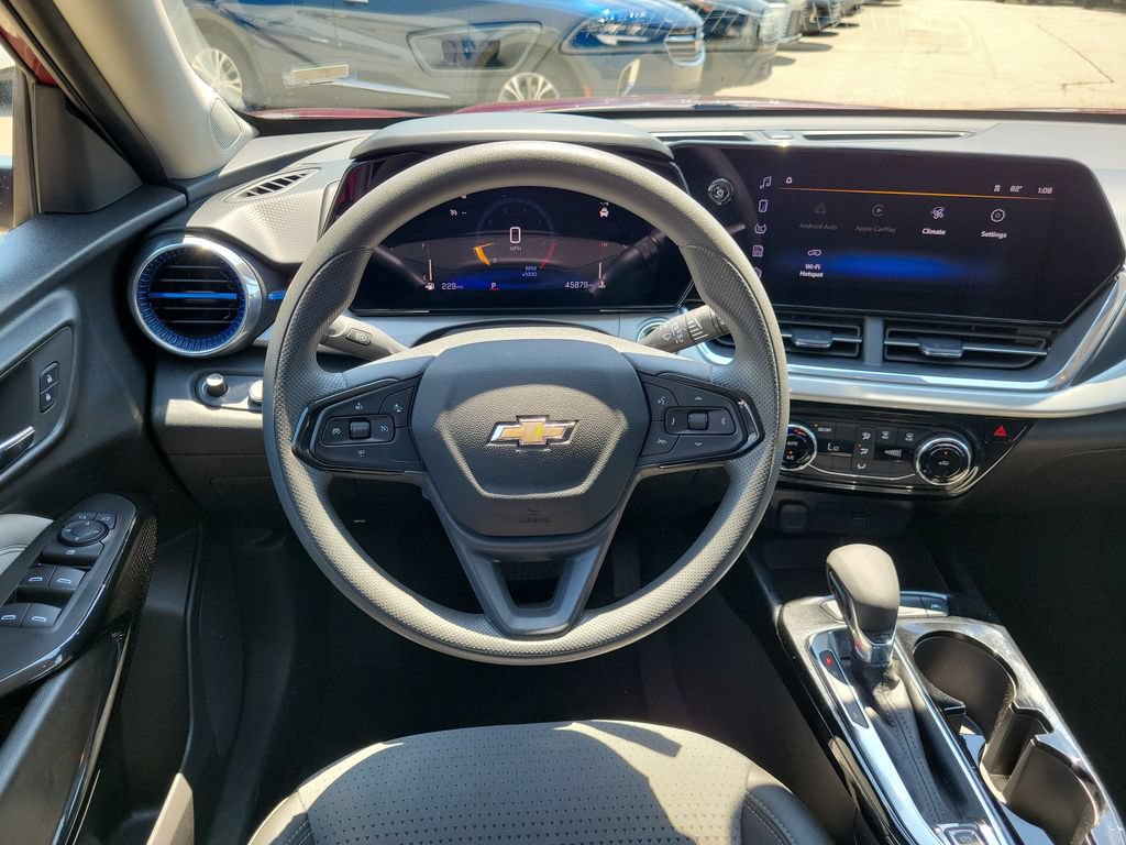 Used 2025 Chevrolet Trax LT FWD image 11
