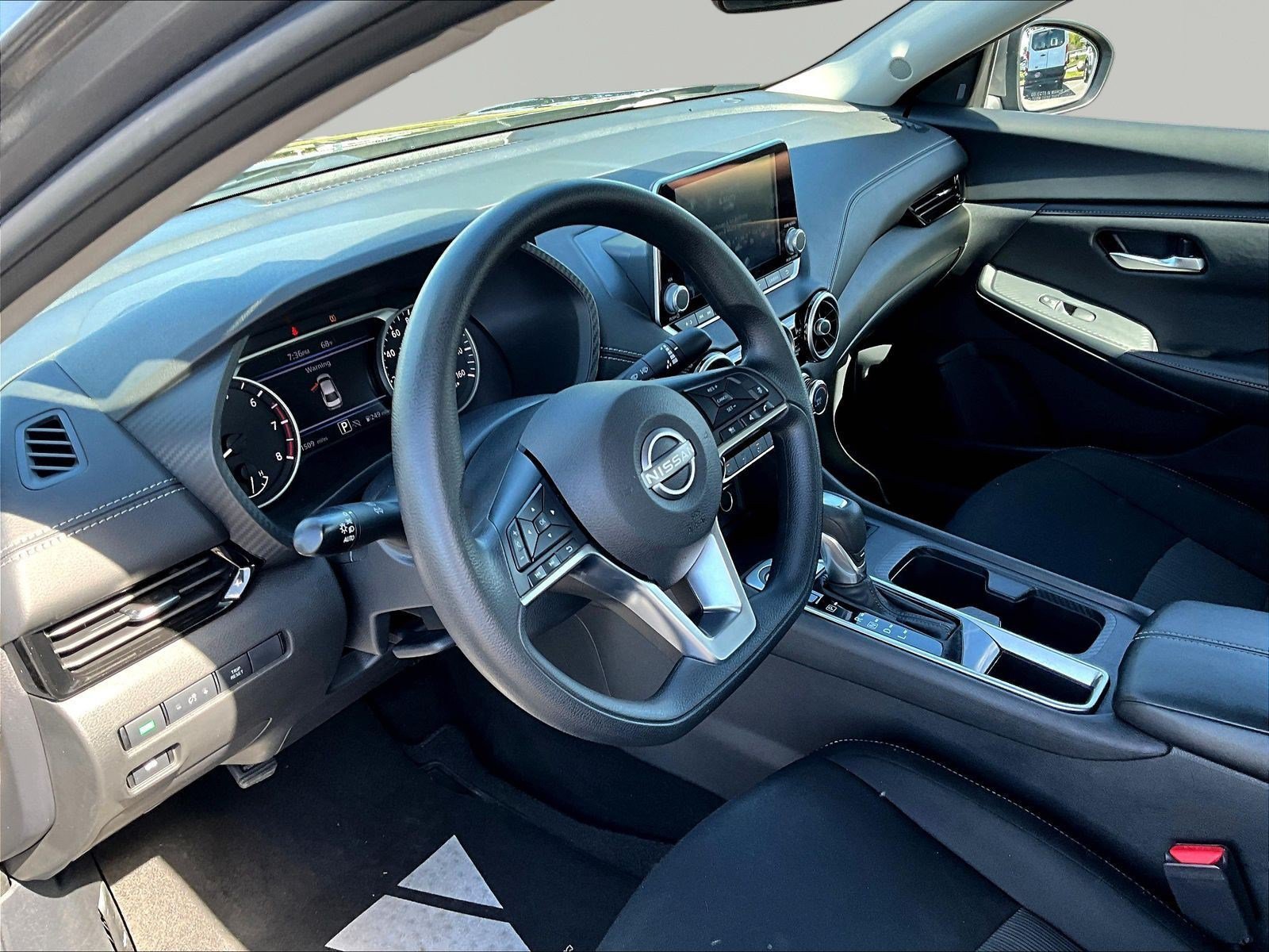 Used 2025 Nissan Sentra SV FWD image 17