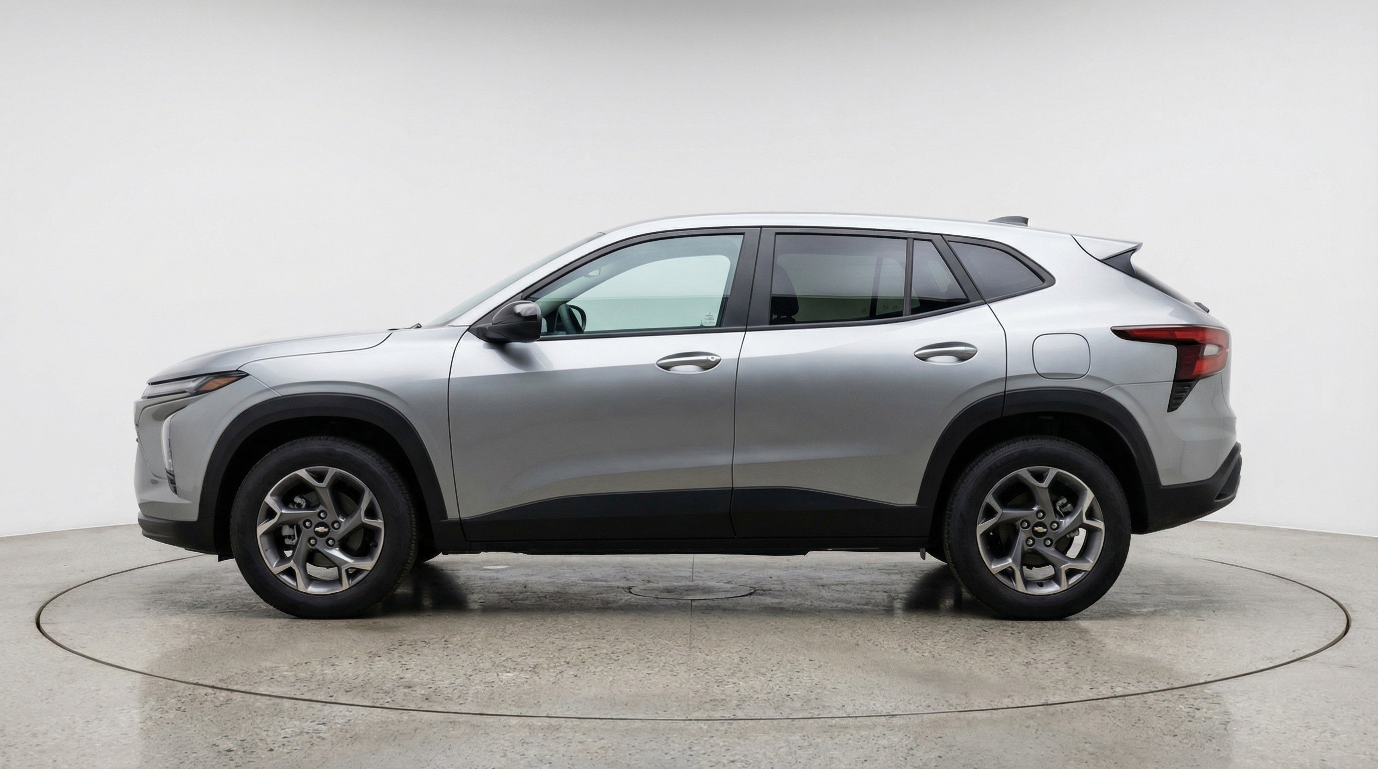 Used 2025 Chevrolet Trax LT FWD image 5