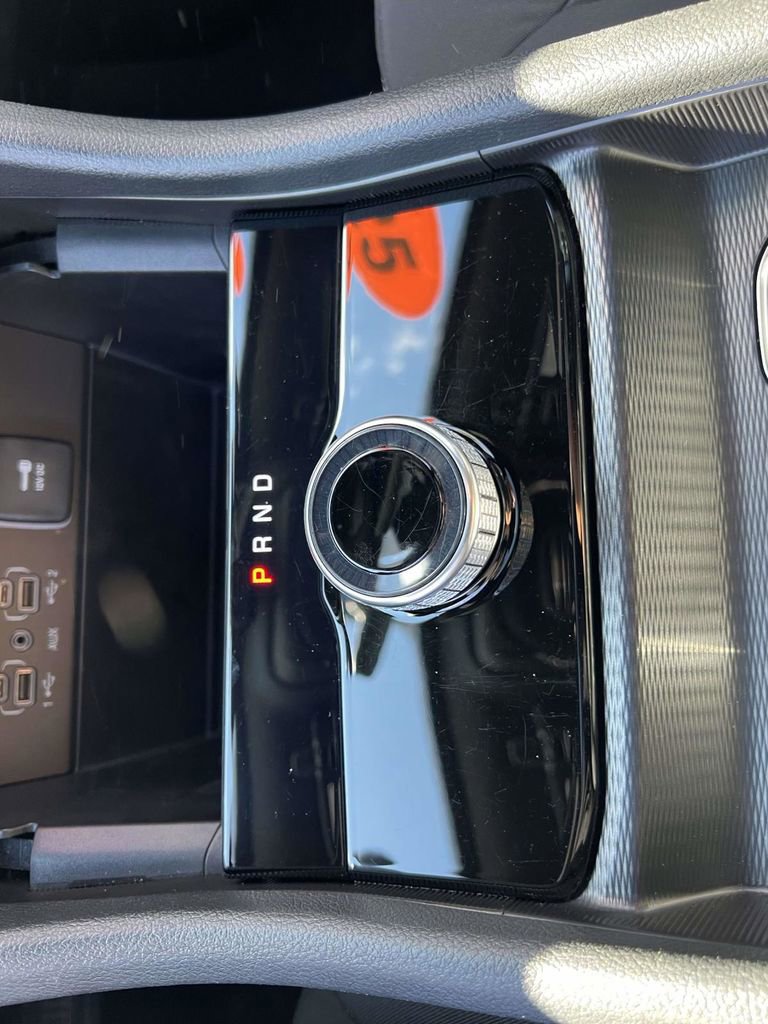 Used 2025 Jeep Grand Cherokee L Laredo image 24