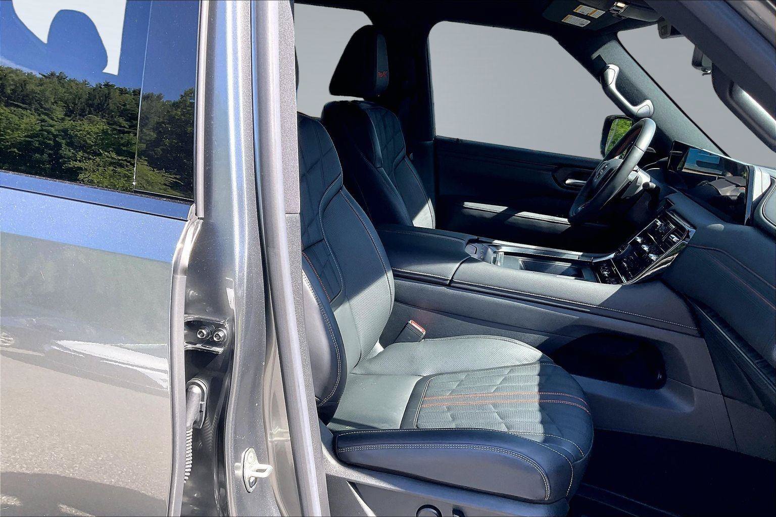 Certified 2025 Nissan Armada PRO-4X AWD/4WD image 7