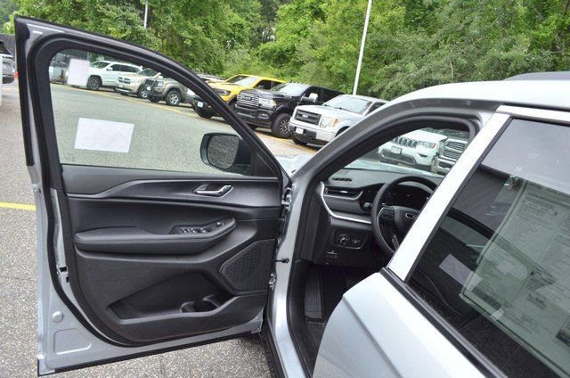 New 2025 Jeep Grand Cherokee L Laredo w/ Luxury Tech Group I image 12