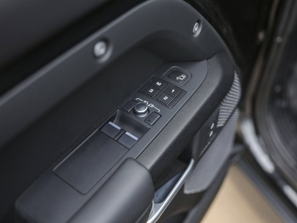 Used 2022 Land Rover Defender 90 V8 image 30