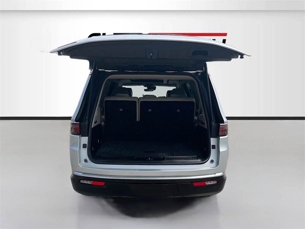 Used 2023 Jeep Wagoneer 4WD w/ Premium Group I image 28