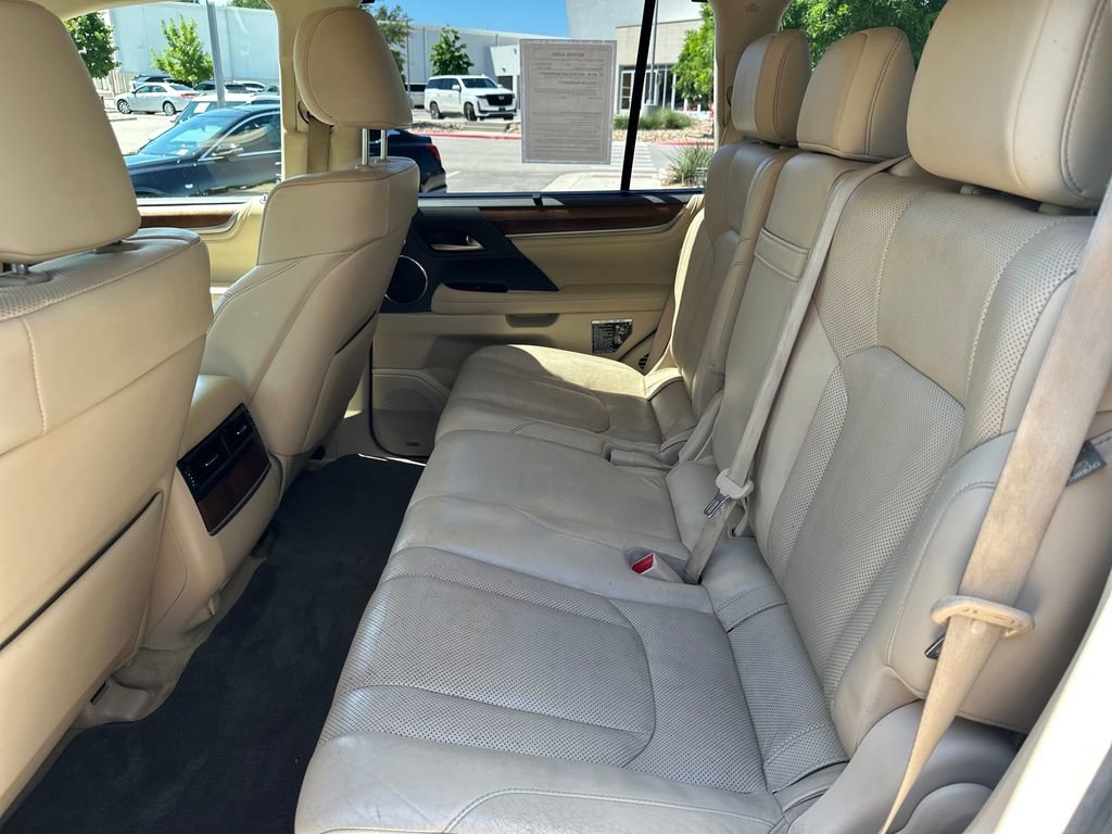 Used 2020 Lexus LX 570 4WD w/ Luxury Package image 33