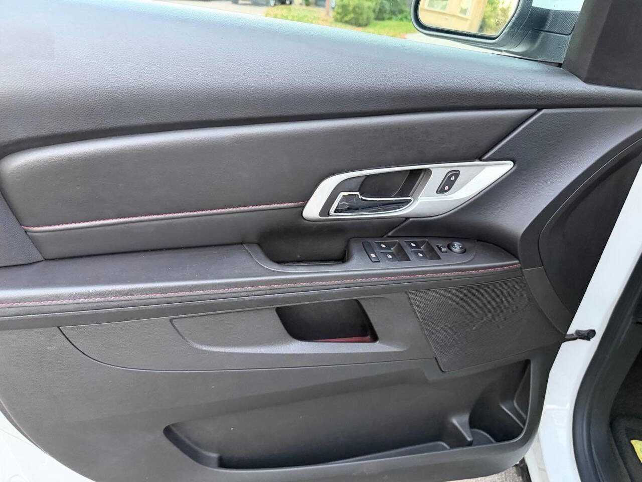 Used 2015 GMC Terrain SLE image 24