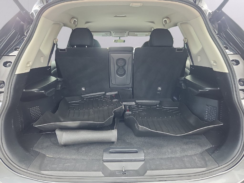 Used 2018 Nissan Rogue SV AWD/4WD image 21