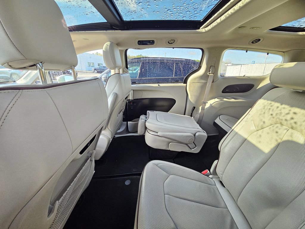Used 2019 Chrysler Pacifica Limited FWD image 11