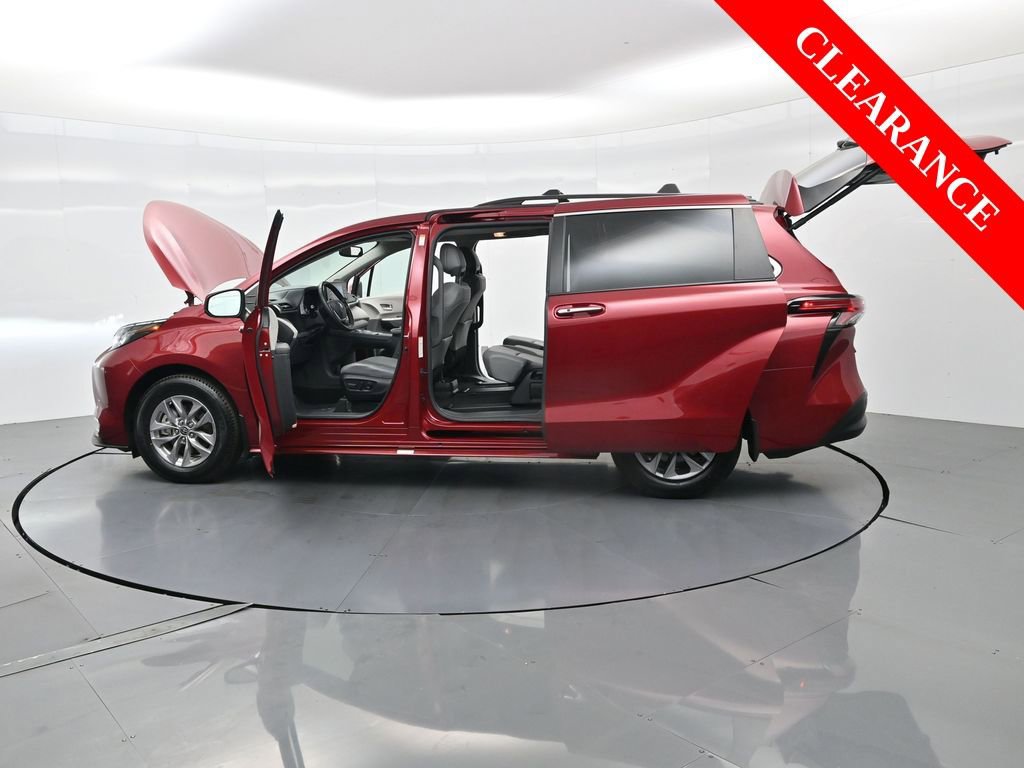Used 2022 Toyota Sienna XLE image 46