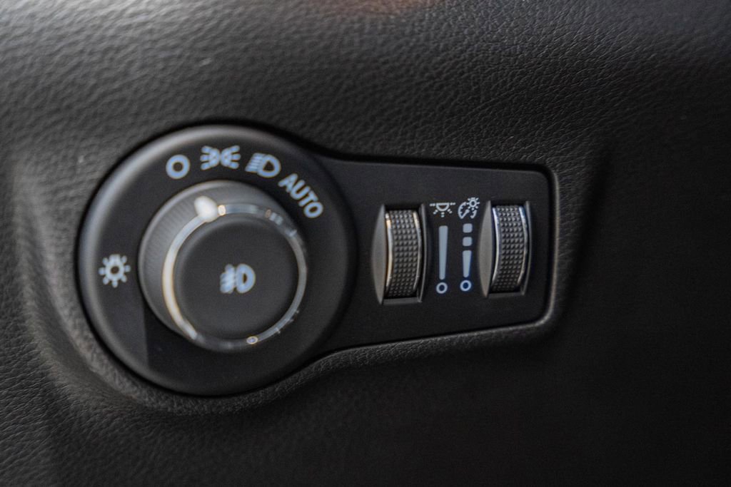 Certified 2024 Jeep Compass Latitude w/ Sun and Sound Group image 45