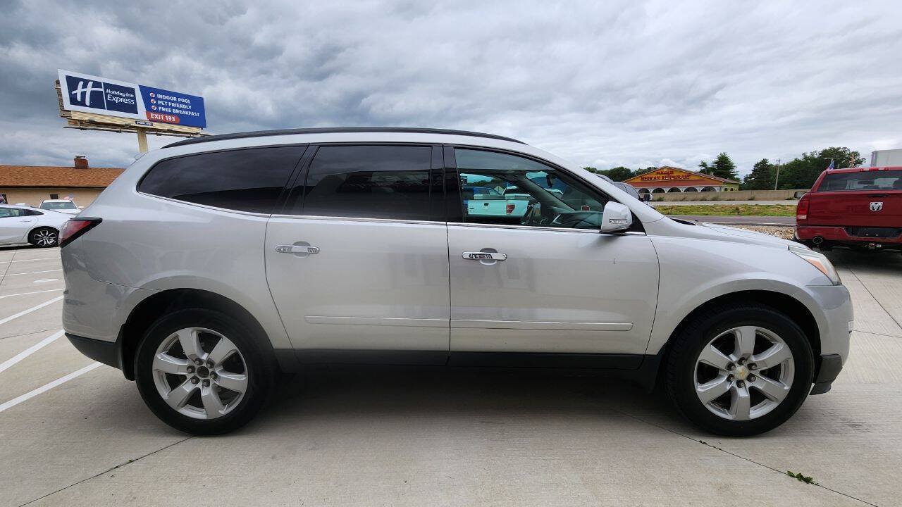 Used 2017 Chevrolet Traverse LT w/ Style and Technology Package FWD image 7