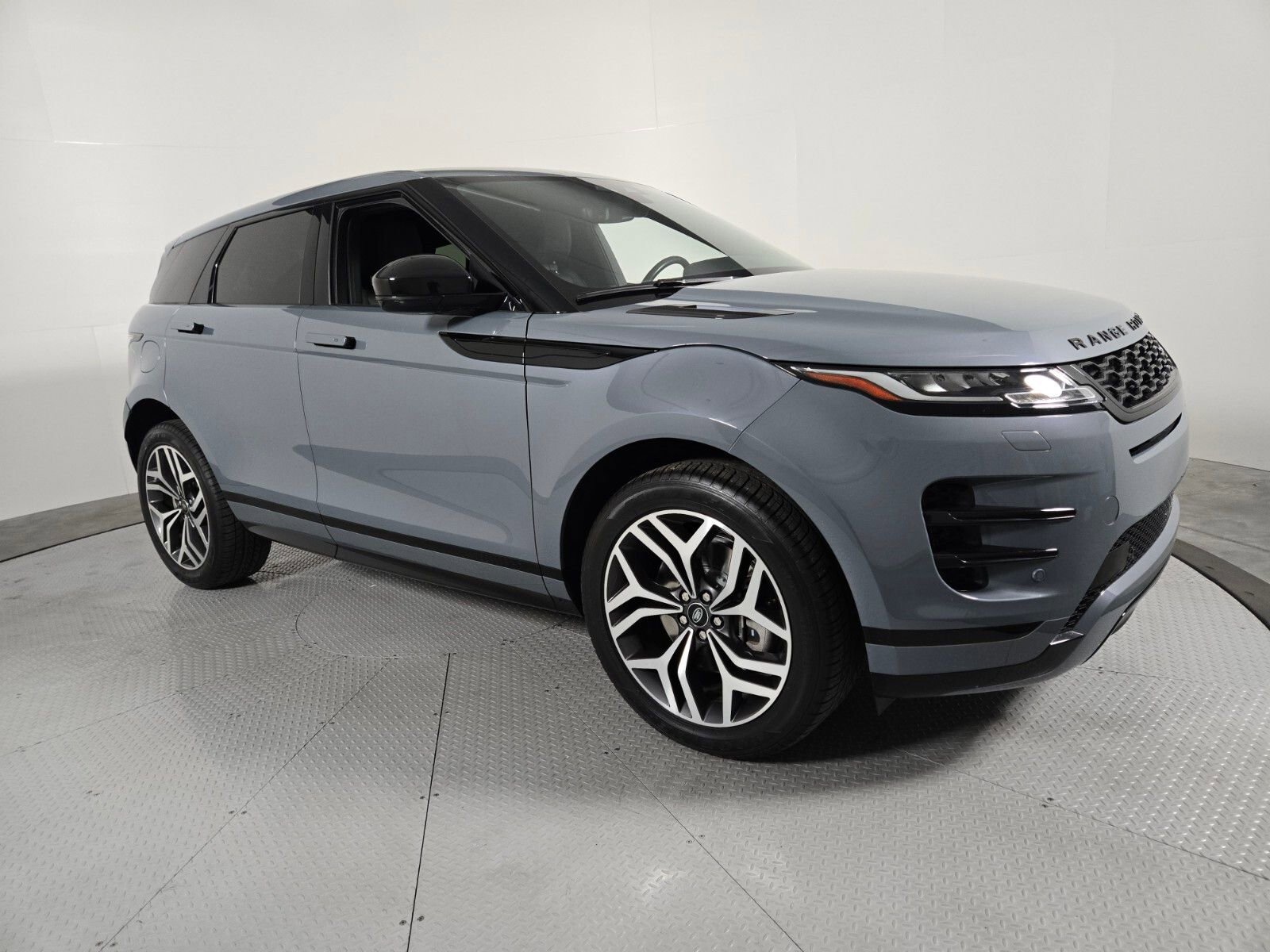 Used 2023 Land Rover Range Rover Evoque R-Dynamic S image 3