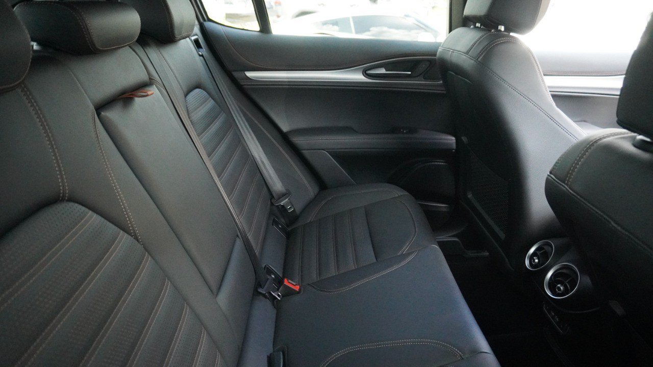 Used 2025 Alfa Romeo Stelvio Sprint AWD/4WD image 11