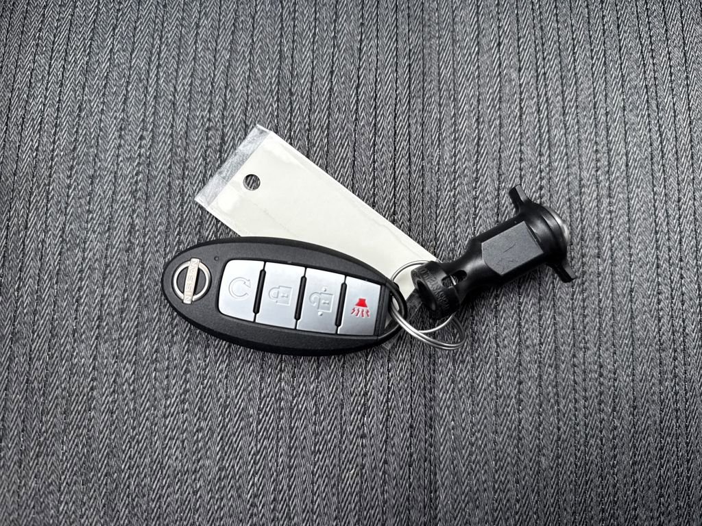 Used 2022 Nissan Rogue SV image 32