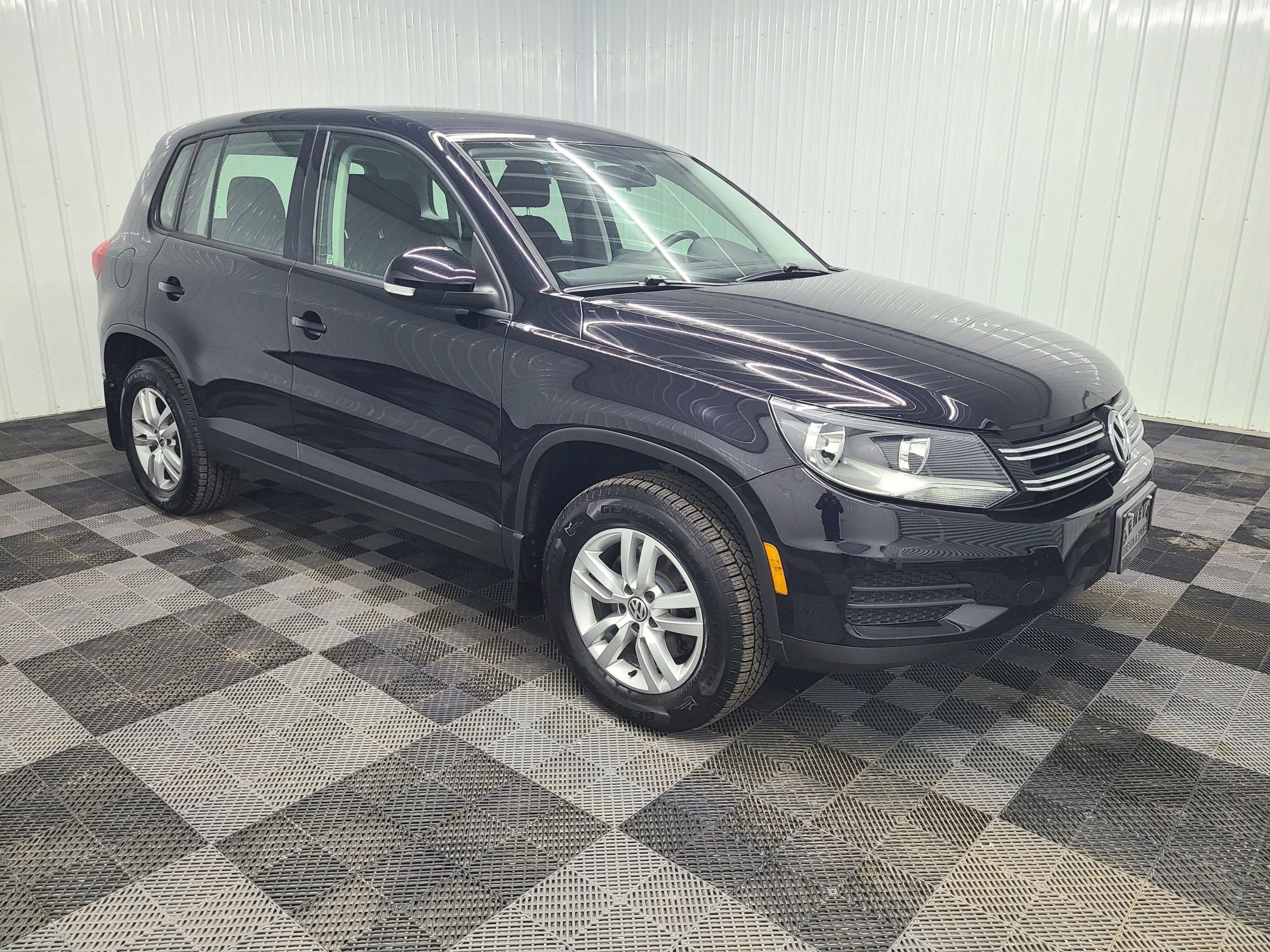 Used 2014 Volkswagen Tiguan S image 13