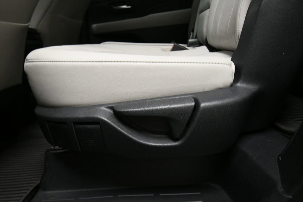 Used 2024 Toyota Grand Highlander Limited image 21