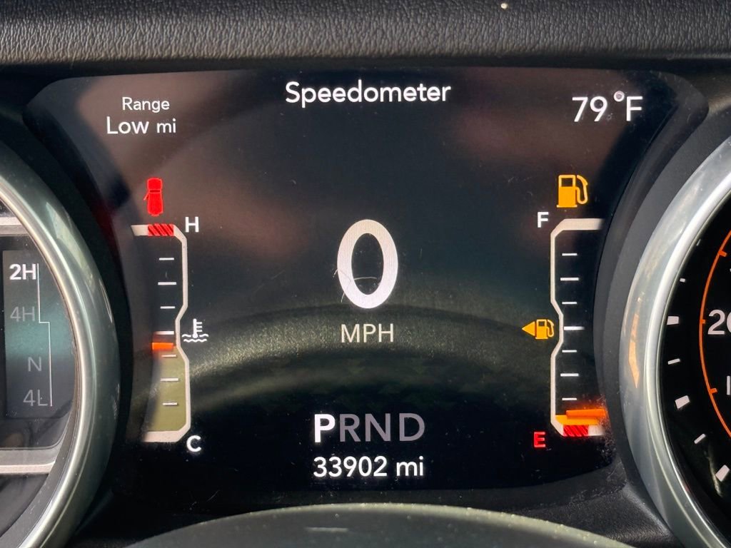 Used 2018 Jeep Wrangler Unlimited Sahara AWD/4WD image 17