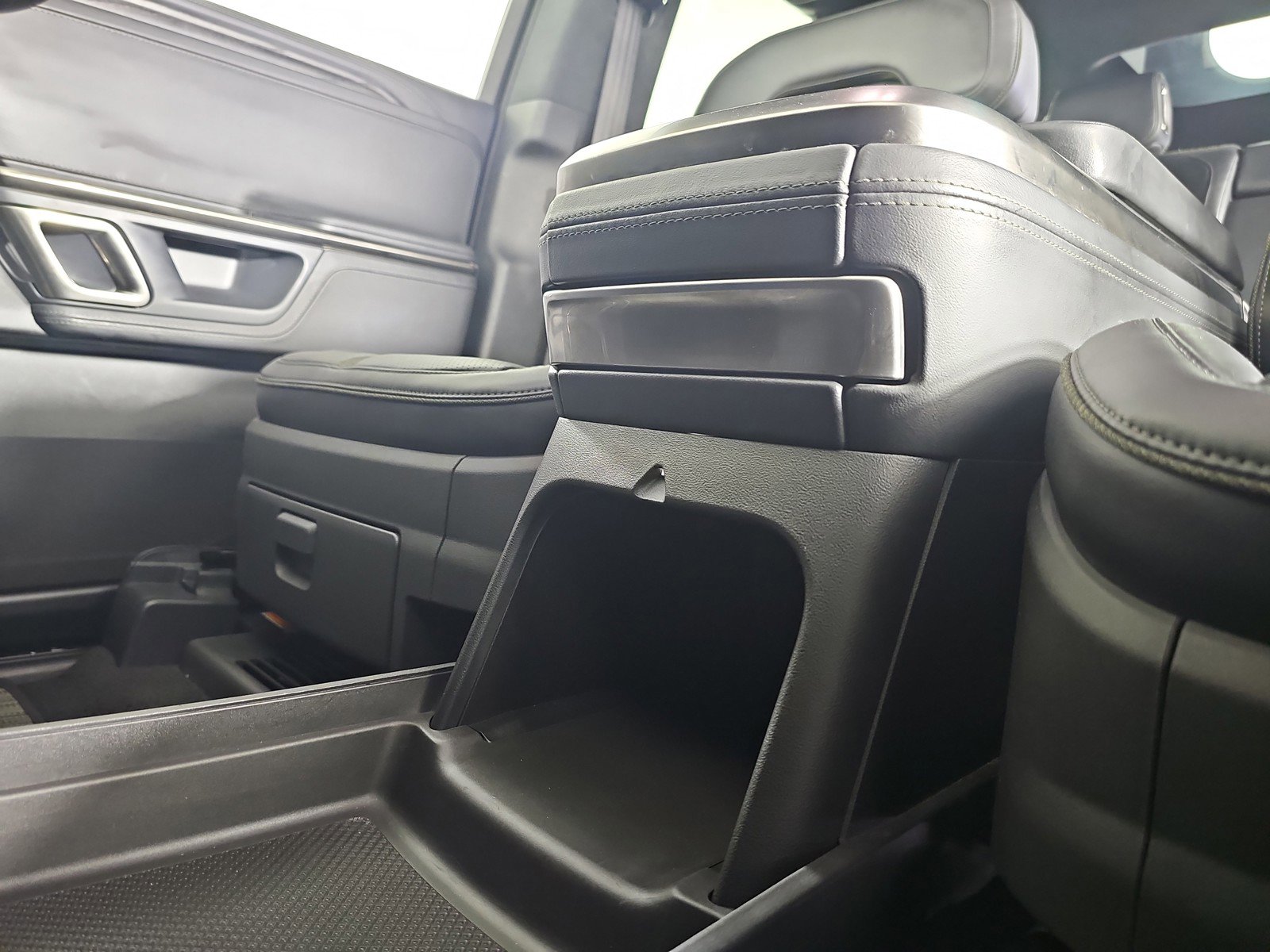 Used 2022 Rivian R1S Launch Edition image 32