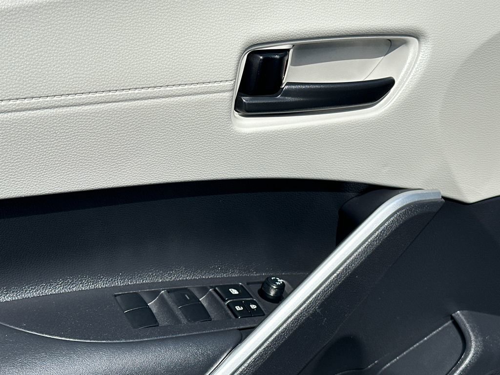 Used 2024 Toyota Corolla Cross L image 15