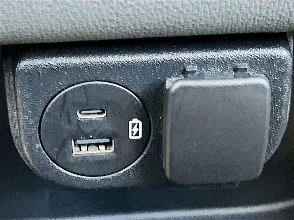 Used 2022 Ford F150 Lariat w/ Equipment Group 501A Mid image 26