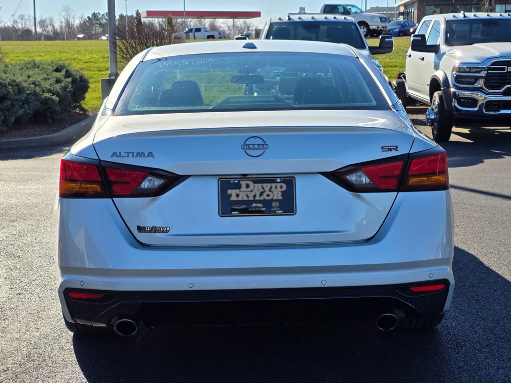 Used 2024 Nissan Altima 2.5 SR image 2